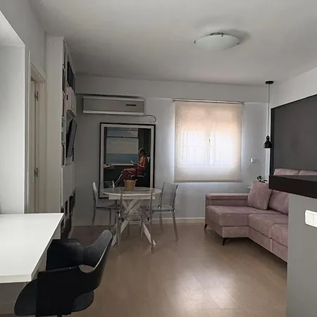 アパート San Basilio Bookish Place *